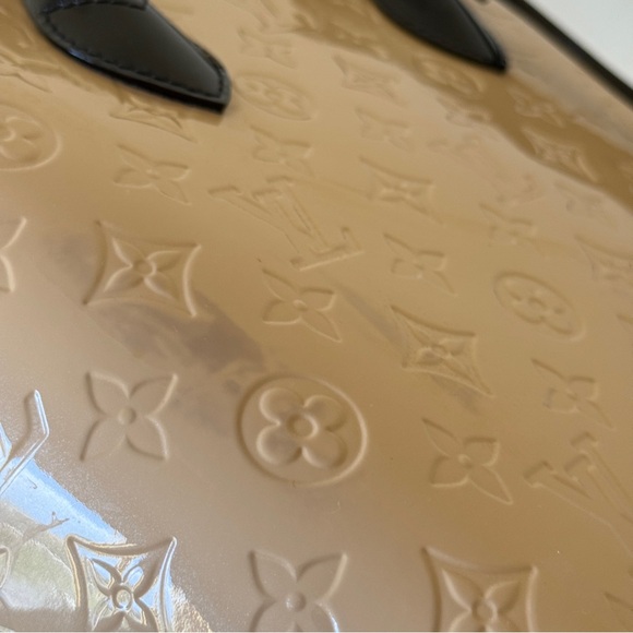 ❤️ AUTHENTIC Louis Vuitton Lockit Beige and Black Vernis Patent Leather LV - Picture 10 of 15